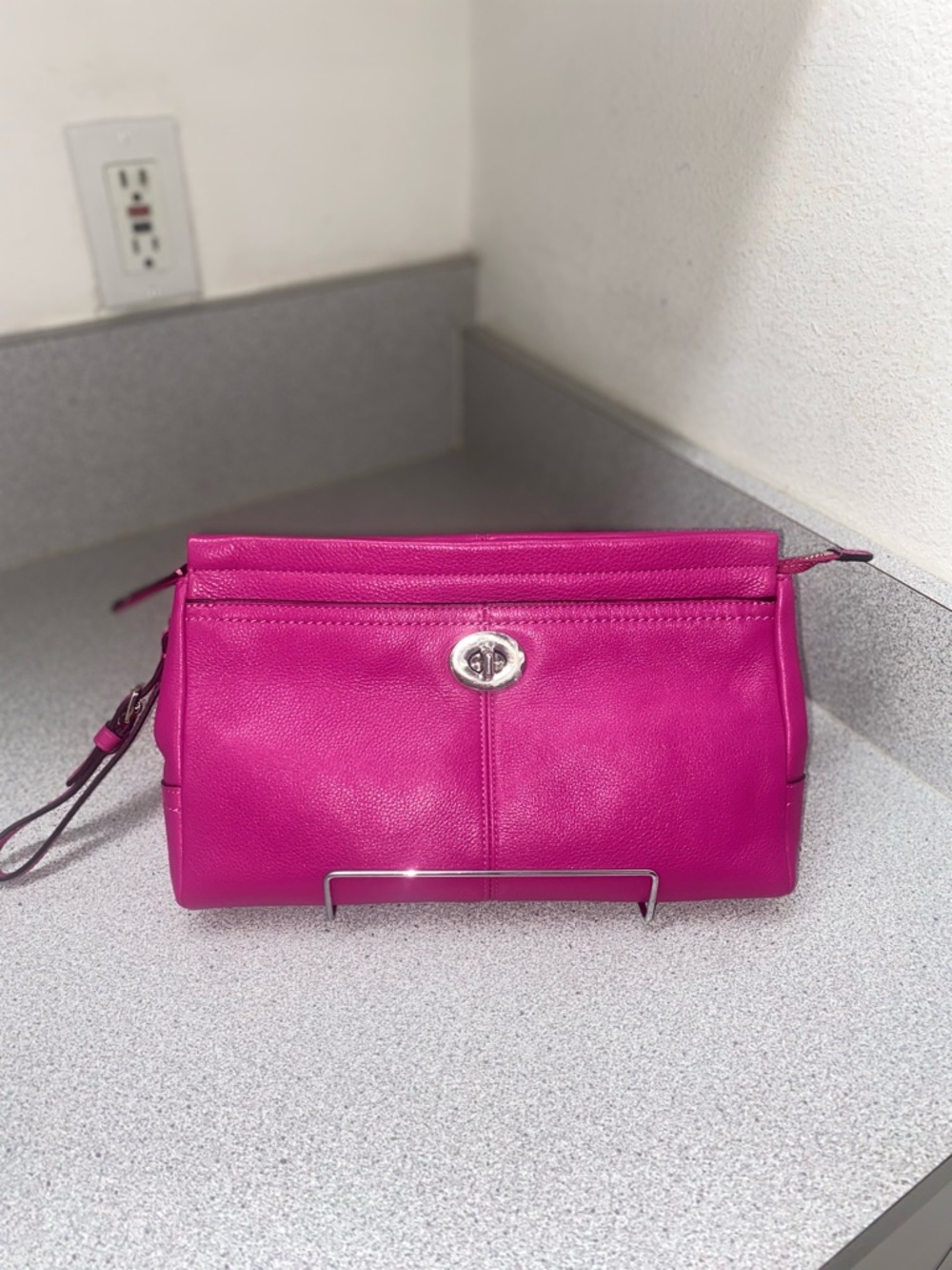 Coach Park Leather Legacy Bright Magenta Turnlock Clutch NWT - Picture 2 of 14